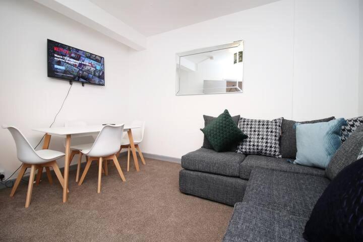 City Centre, Parking, Smart Tv'S In All Rooms Суонси Экстерьер фото