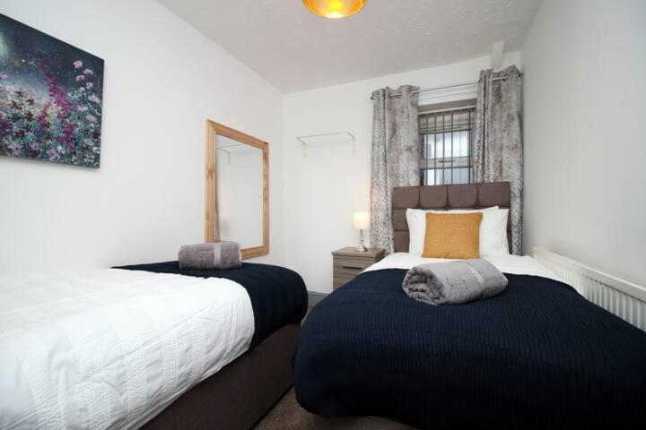 City Centre, Parking, Smart Tv'S In All Rooms Суонси Экстерьер фото